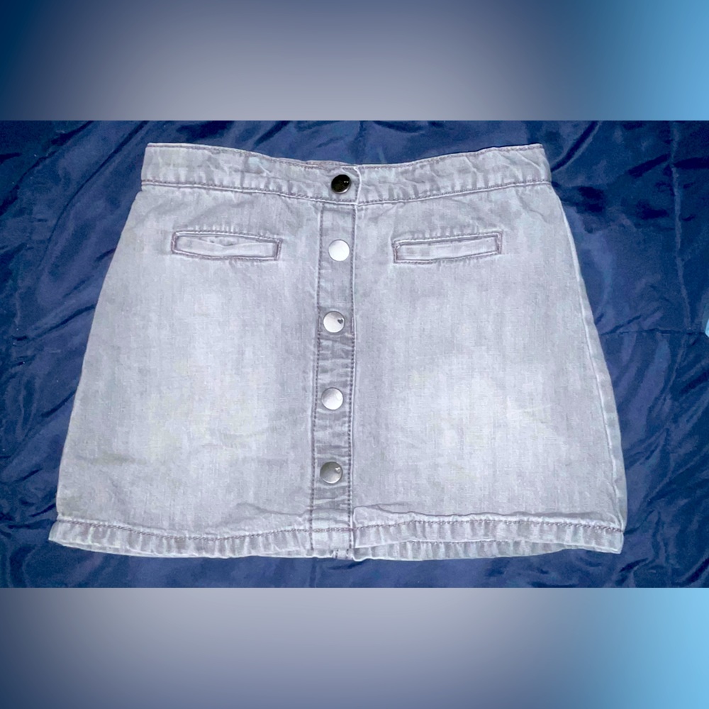 Kids skirt size 6.